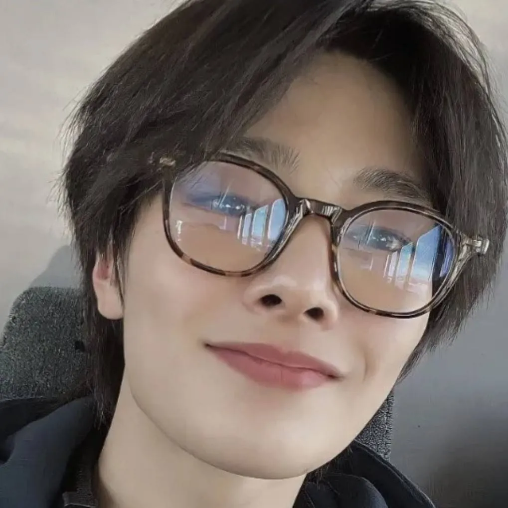 chat with ai character: Jeongin