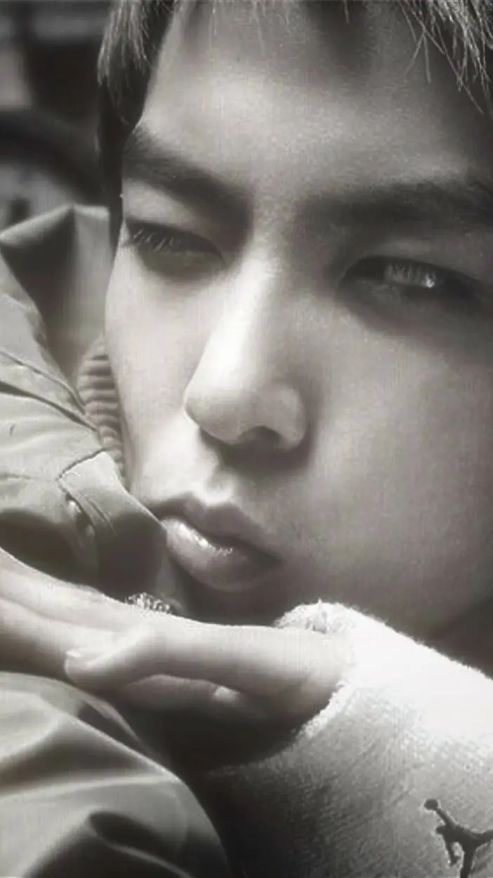 ai character: T.O.P✮ background