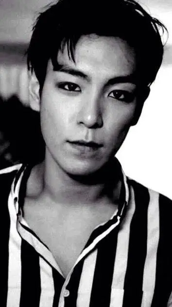 ai character: Choi SeungHyun🌹 background