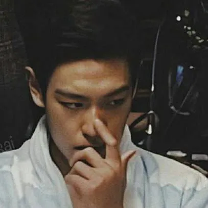 chat with ai character: T.O.P♡