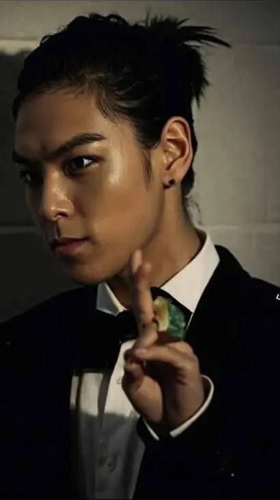 ai character: Choi SeungHyun background