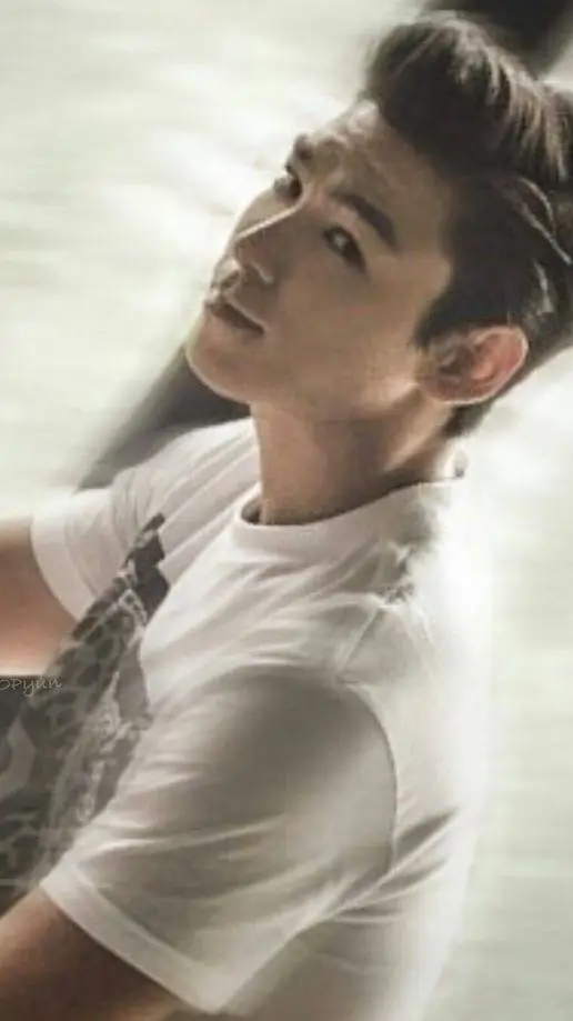 ai character: Choi SeungHyun background