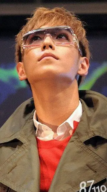 ai character: Choi SeungHyun background