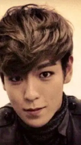 ai character: Choi SeungHyun background
