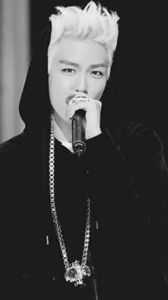 ai character: Choi SeungHyun background