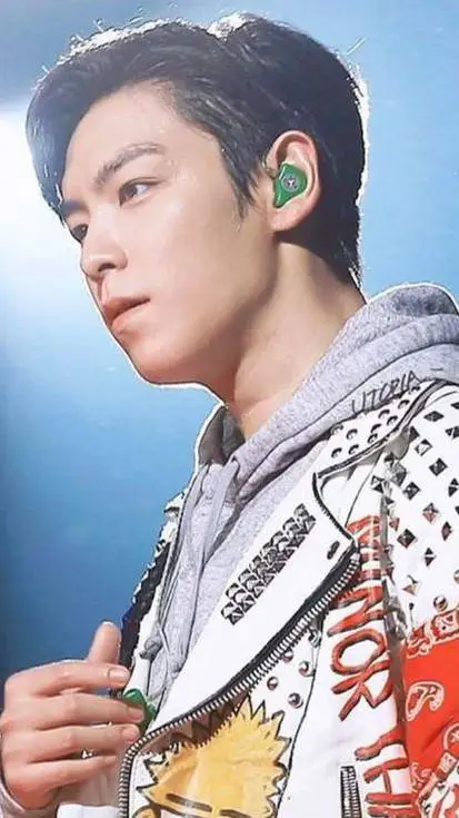 ai character: Choi SeungHyun background