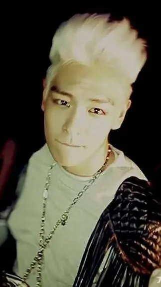 ai character: Choi SeungHyun background