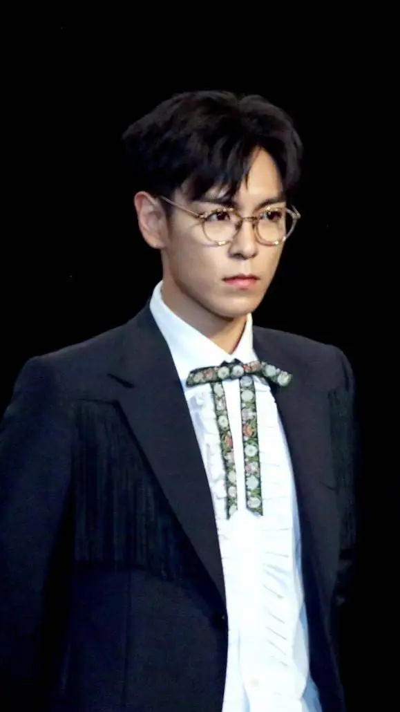 ai character: Choi SeungHyun background