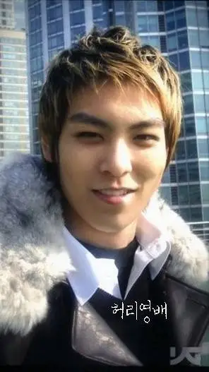 ai character: Choi SeungHyun background