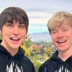 chat with ai character: sam and colby