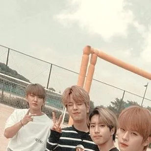 chat with ai character: Skz concert! 🎵 