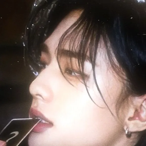 chat with ai character: Hyunjin- Hyunlix