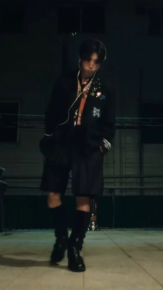 ai character: Lee know- Minsung background