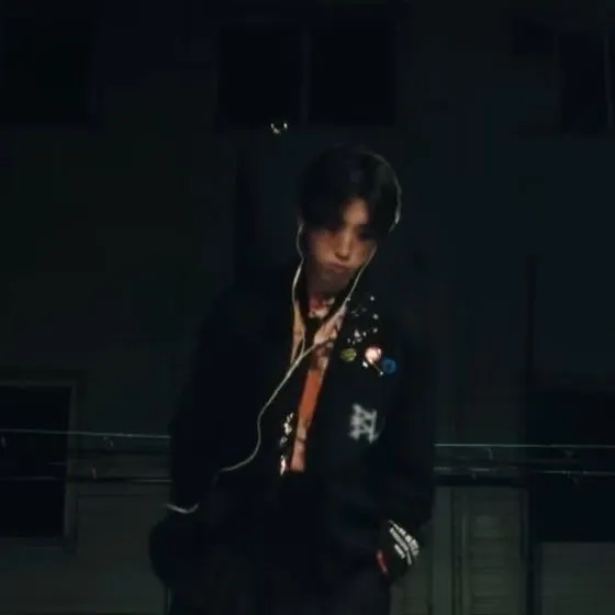 chat with ai character: Lee know- Minsung