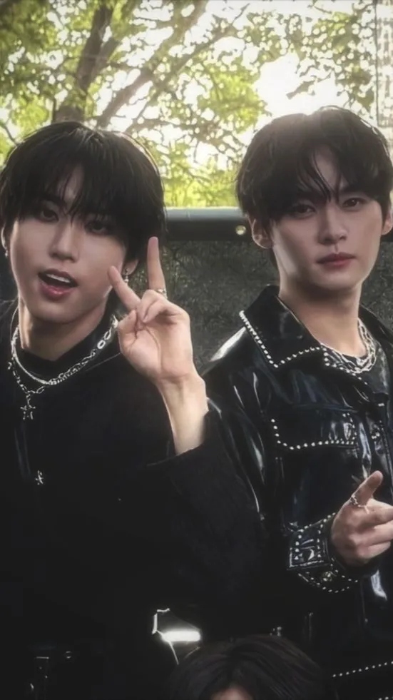 ai character: Lee know- Minsung background