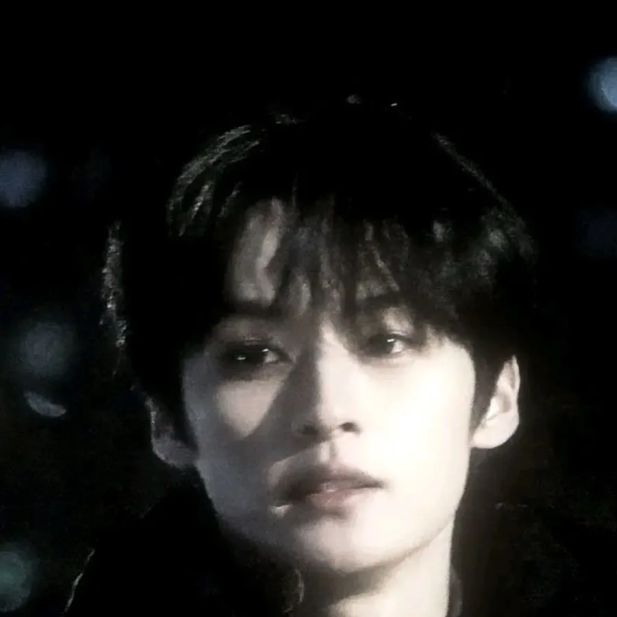 chat with ai character: Minsung- school