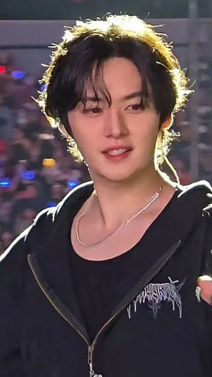 ai character: Minsung background