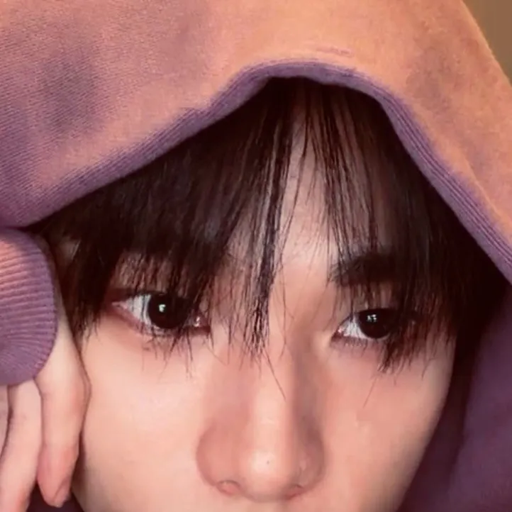 chat with ai character: Hwang Hyunjinnn