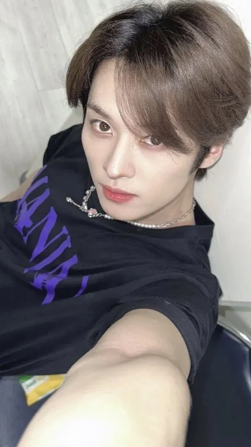 ai character: Minsung background
