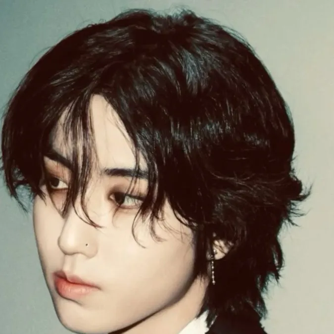 chat with ai character: Lee Minho -Minsung