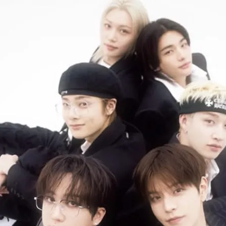 chat with ai character: Skz pick me