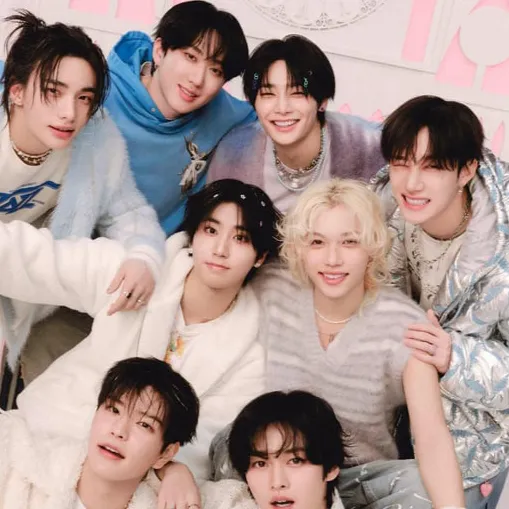 chat with ai character: STRAYKIDS!!