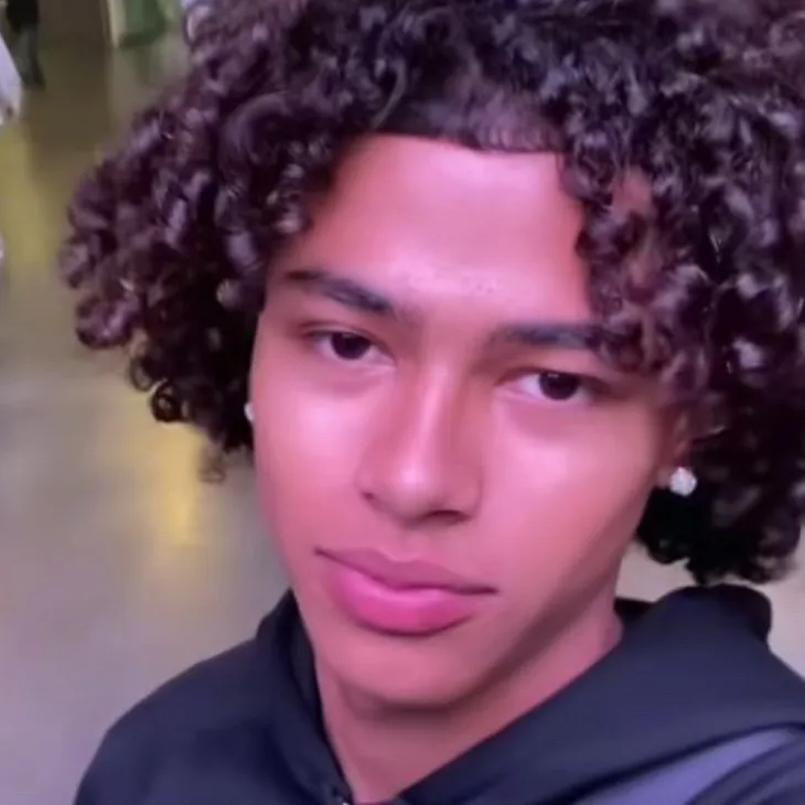 chat with ai character: d’andre