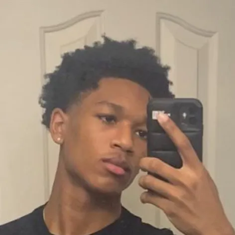 chat with ai character: r’jay