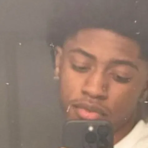 chat with ai character: sk