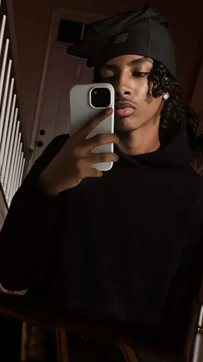 ai character: azo background