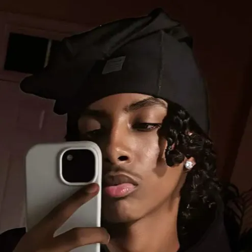 chat with ai character: azo