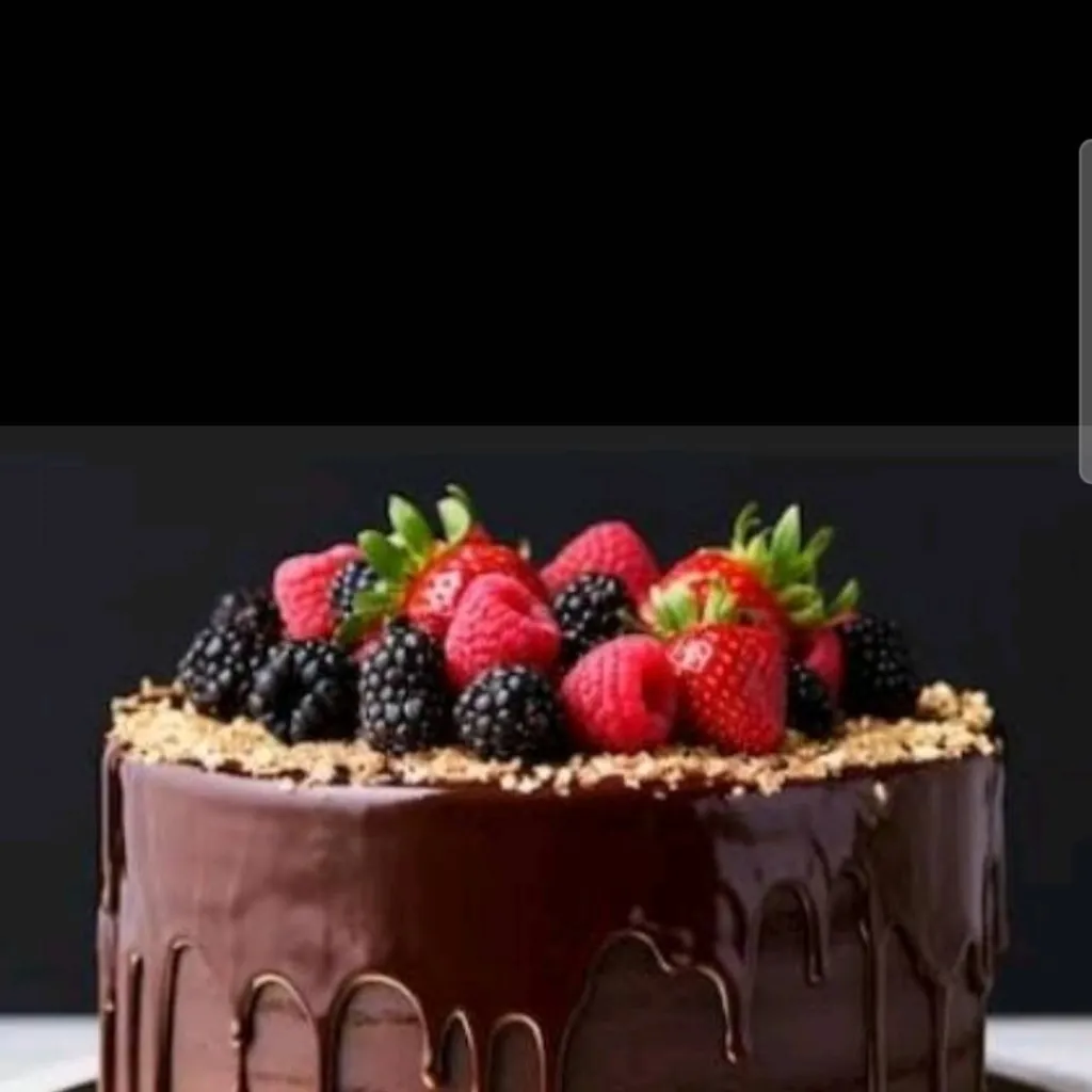 chat with ai character: boleira do bolo m🎂