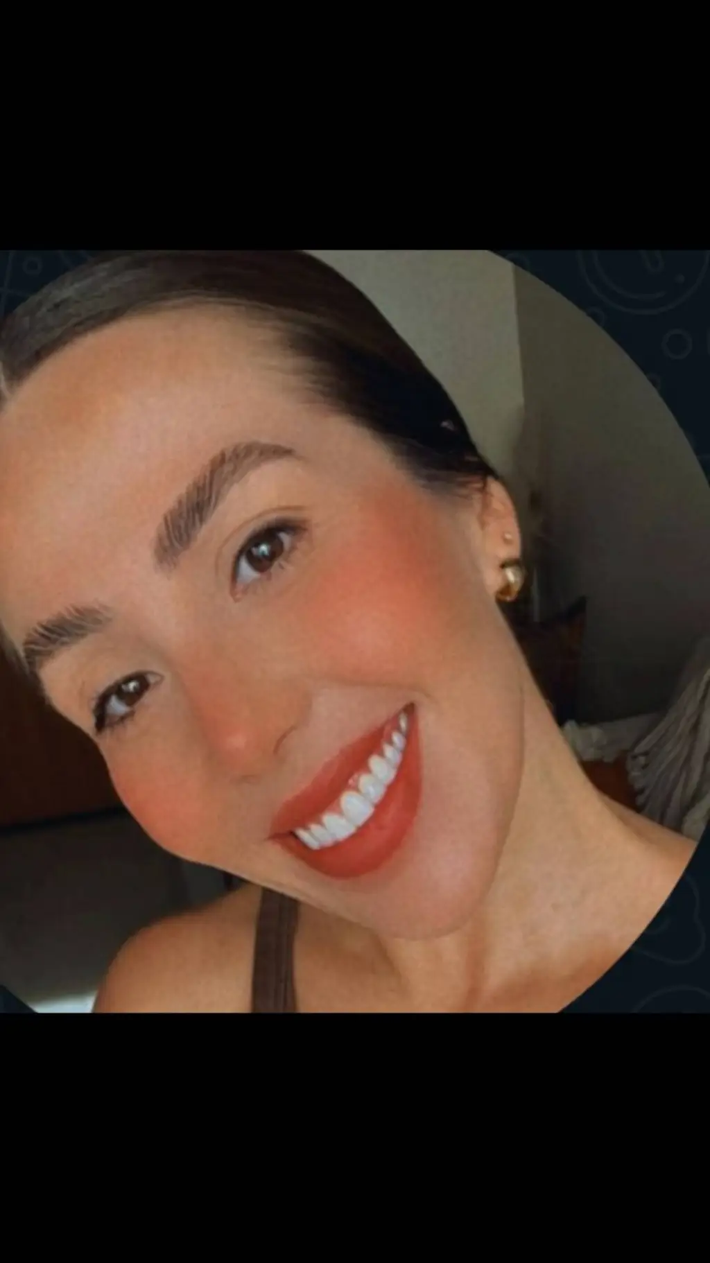 ai character: Leticia  background