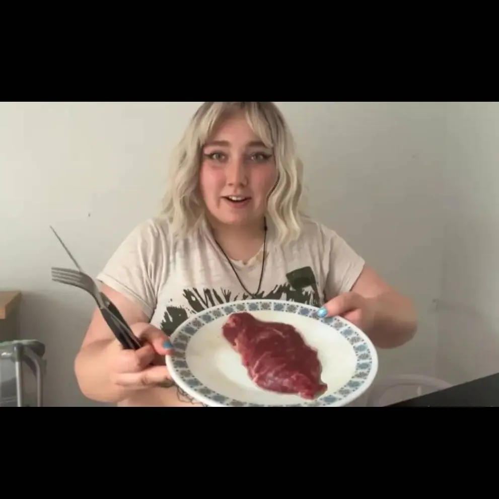 chat with ai character: 🐰Stuffy Bunny  🩵