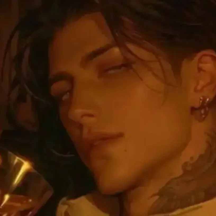 chat with ai character: Luis