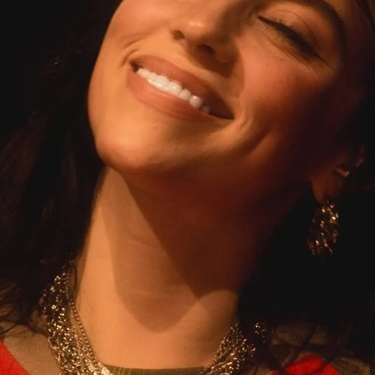 chat with ai character: Billie Eilish 💗 