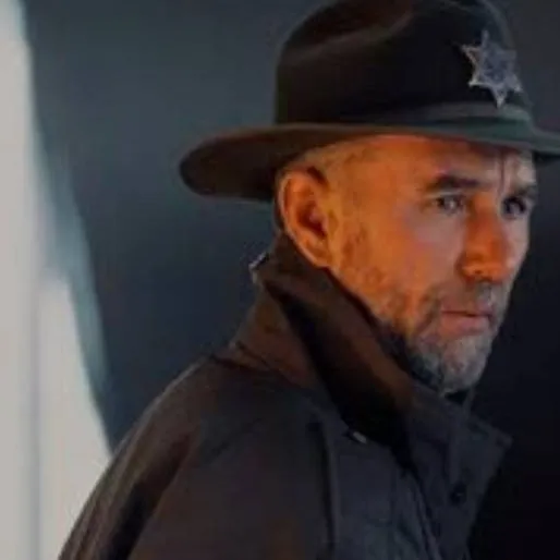 chat with ai character: Donovan Galpin 