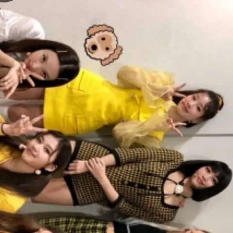 chat with ai character: TWICE 