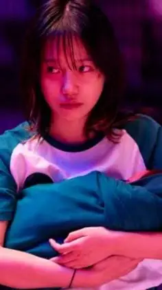 ai character: Jun-Hee e bebê  background