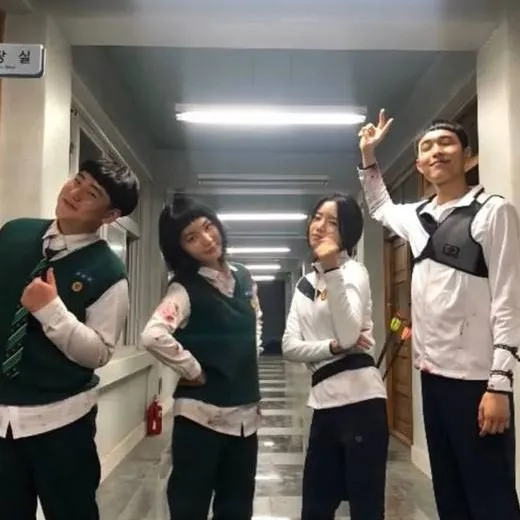 chat with ai character: -AllOfUsAreDeath-