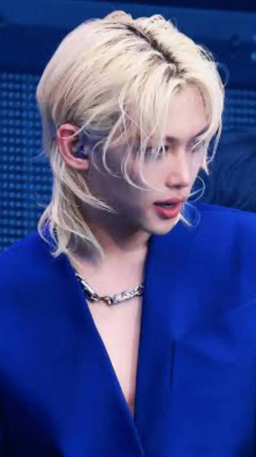 ai character: Lee Felix background
