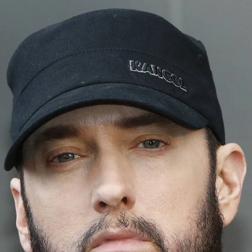 chat with ai character: eminem