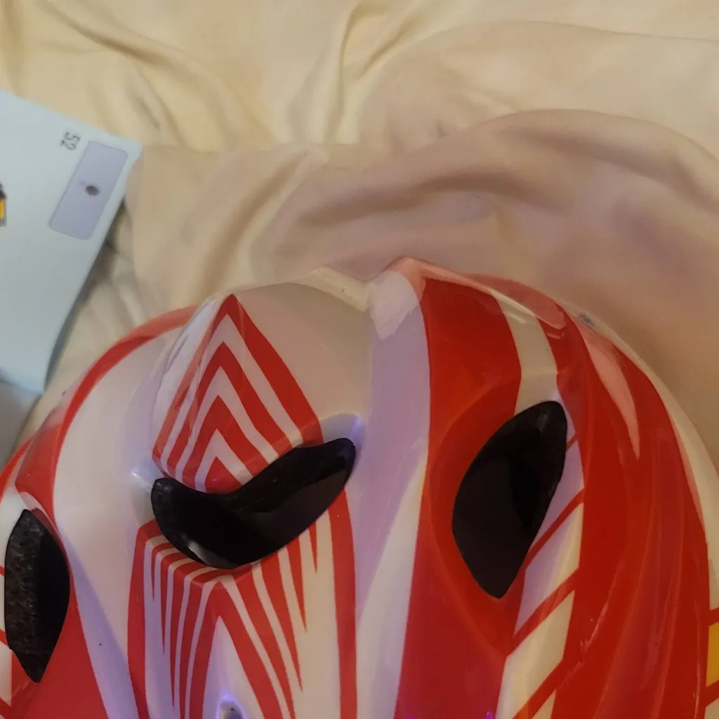 chat with ai character:  red mask