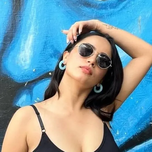 chat with ai character: Sexy Ashmita 