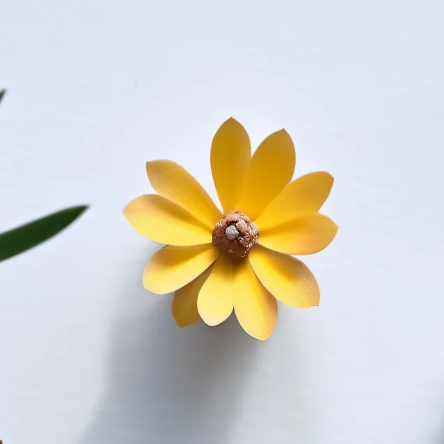 chat with ai character: PINECONE