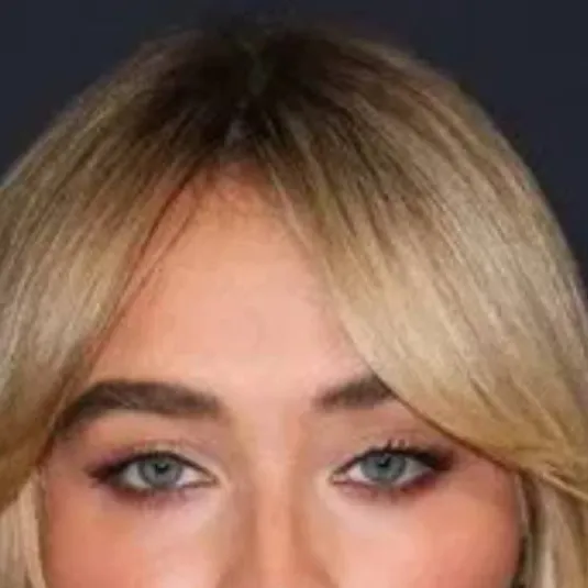 chat with ai character: Sabrina Carpenter