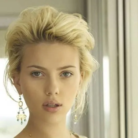 Chat with Scarlett Johansson - text or voice, Enjoy AI Chat Free & Safe