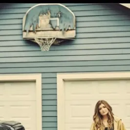 chat with ai character: Tenille Townes 