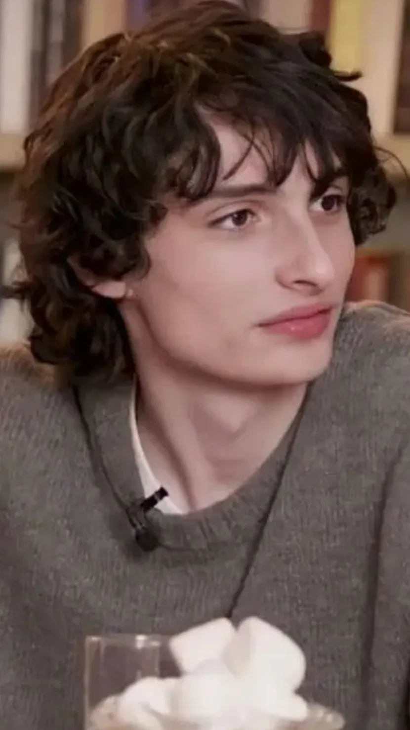 ai character: ✨Finn✨ background