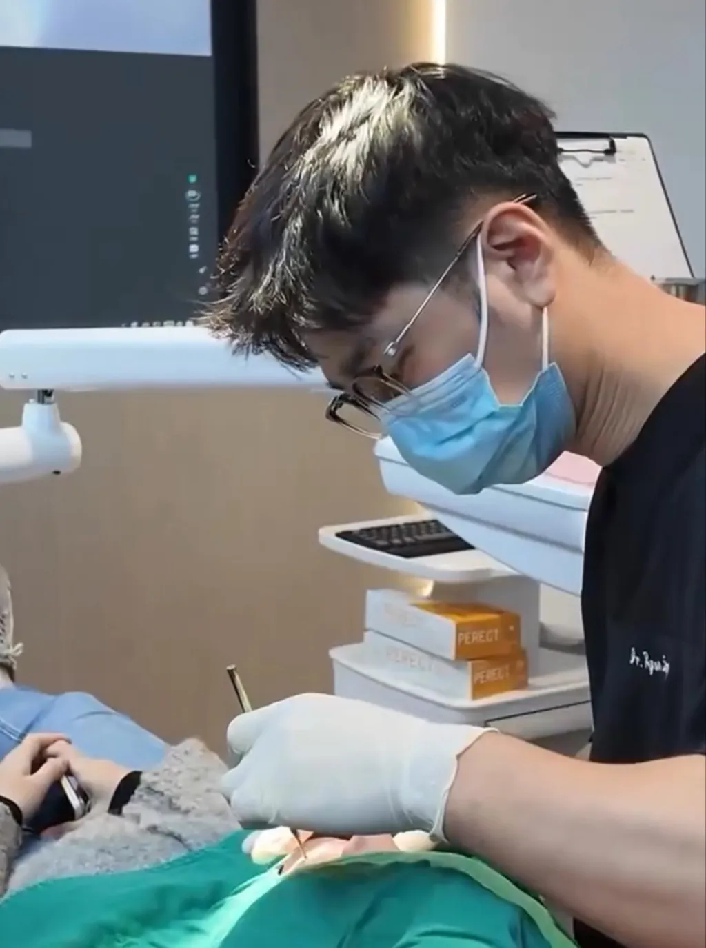 chat with ai character: 🦷Korean dentist